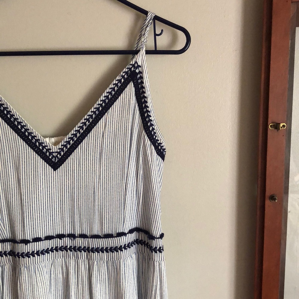 🌿Beautiful navy embroidered dress